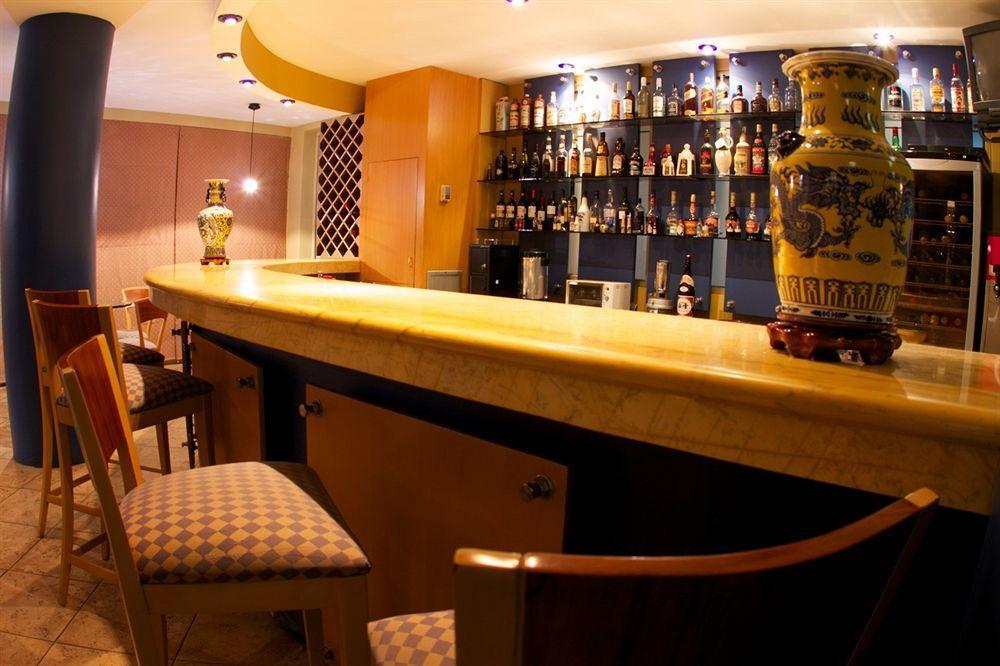 Hotel Lun Fun Манта Екстериор снимка